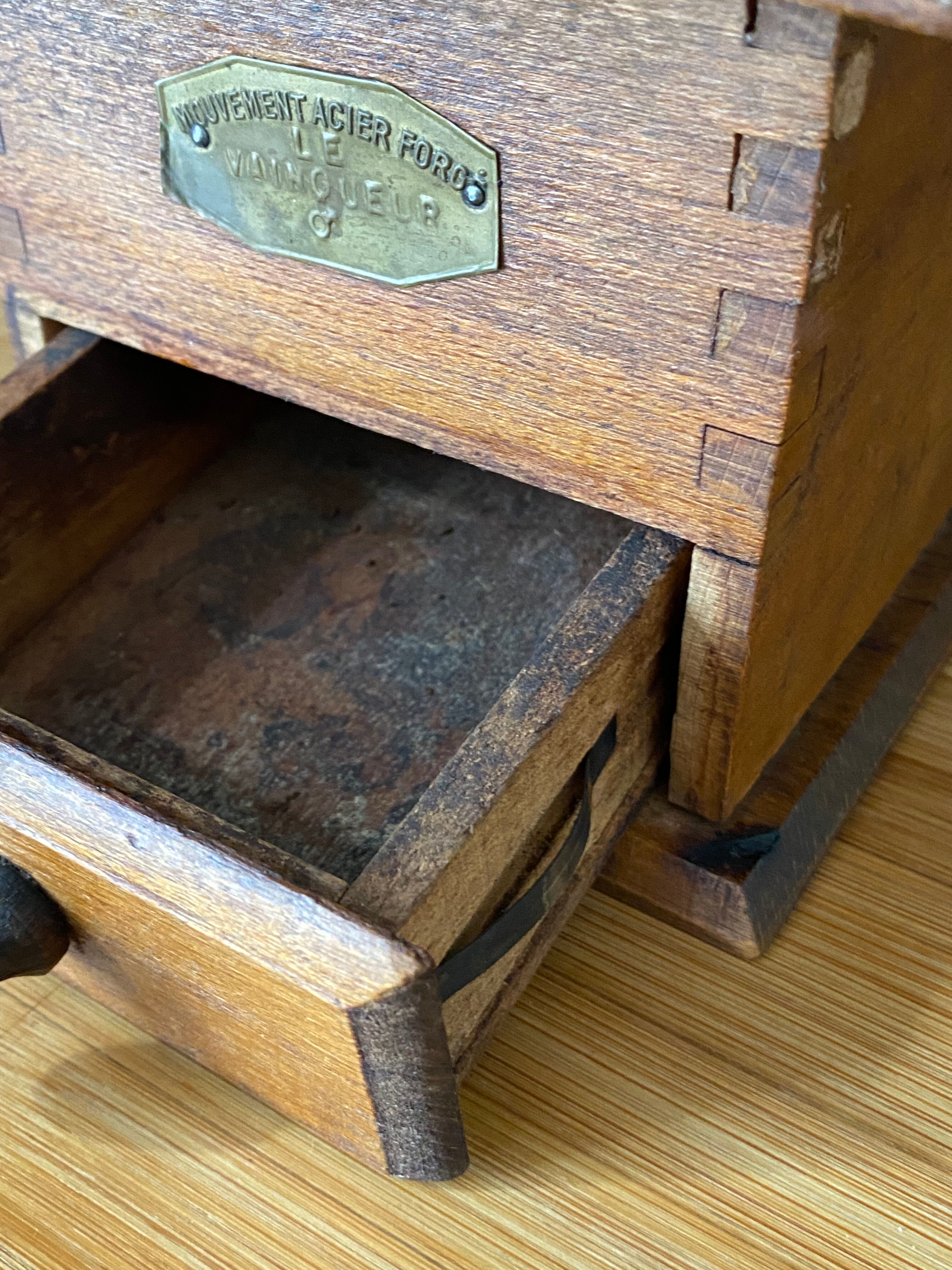 Coffee grinder "le vainqueur"