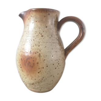 Sandstone pitcher