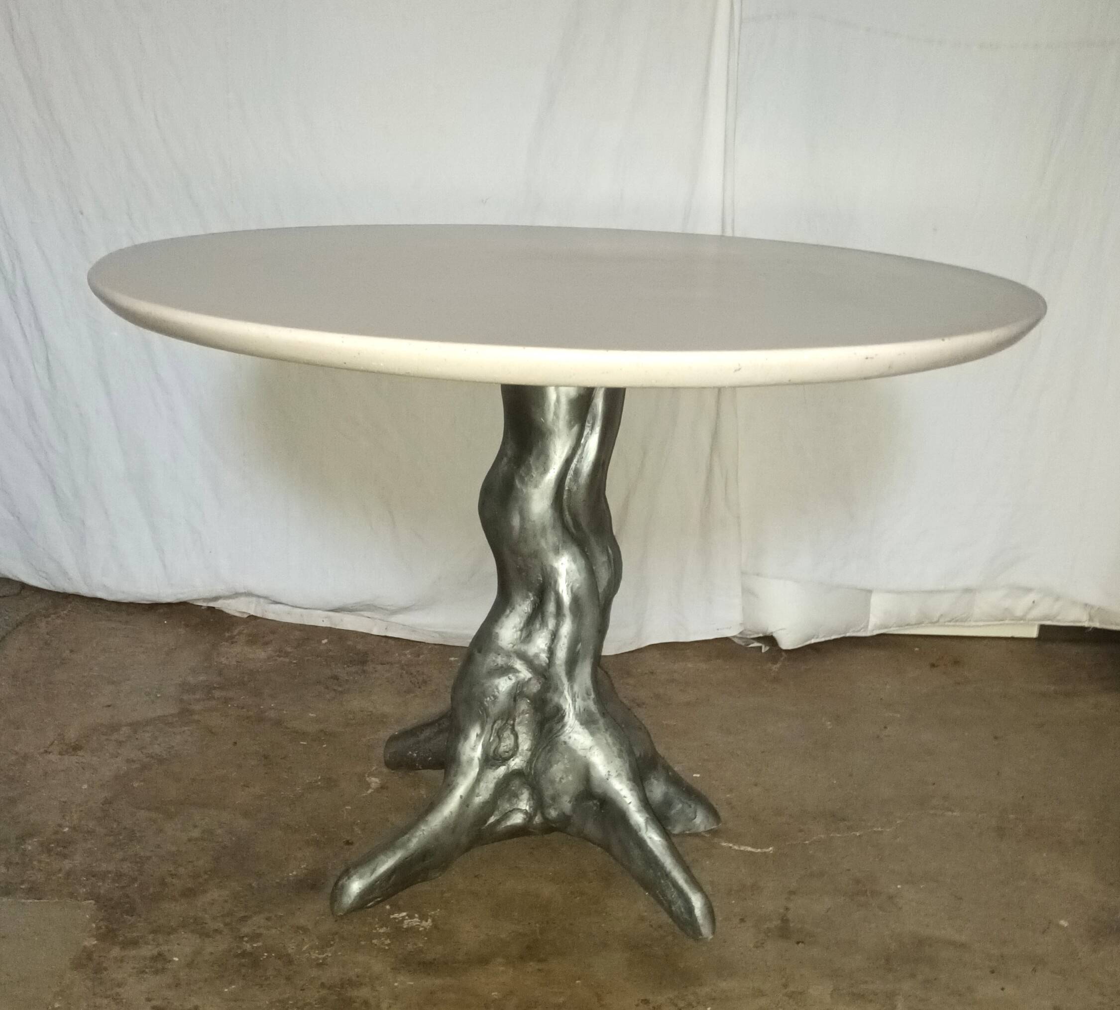 Round table signed OLY Studio