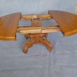 19th century central leg table with extensions