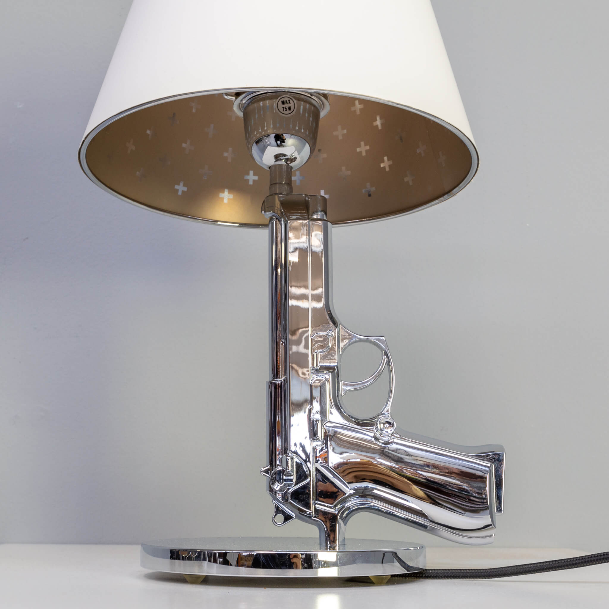 Philippe Starck ‘gun’ tablelamp for Flos