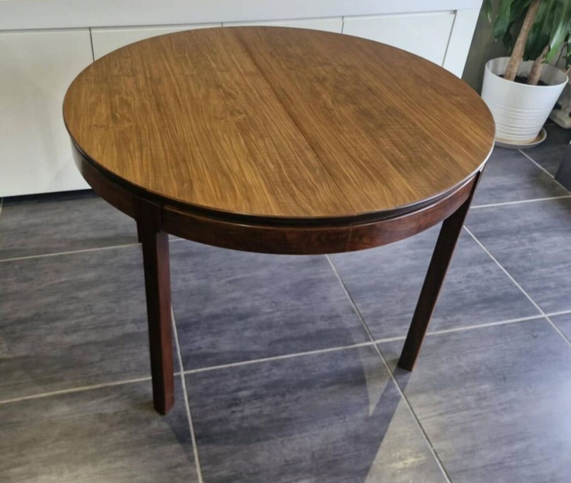Extendable Scandinavian table in teak, 1970s.