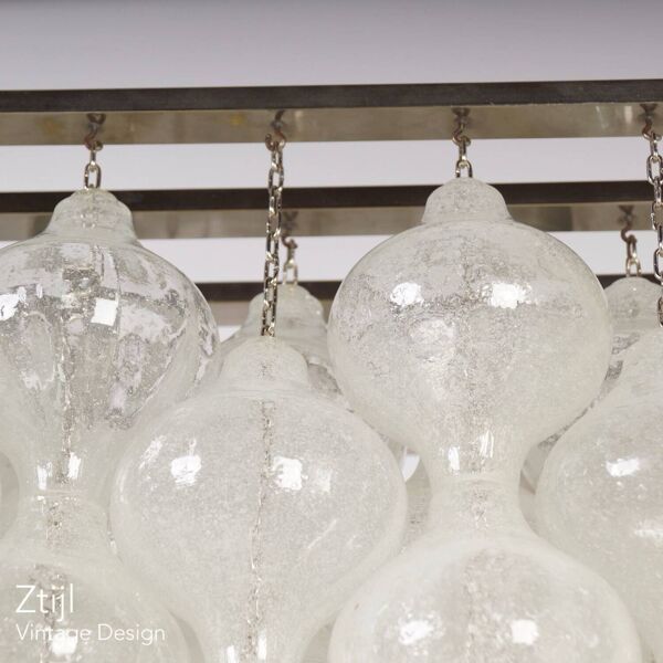 Lampe suspendue Tulipan avec 162 éléments en verre, Autriche années 1960   Objet unique