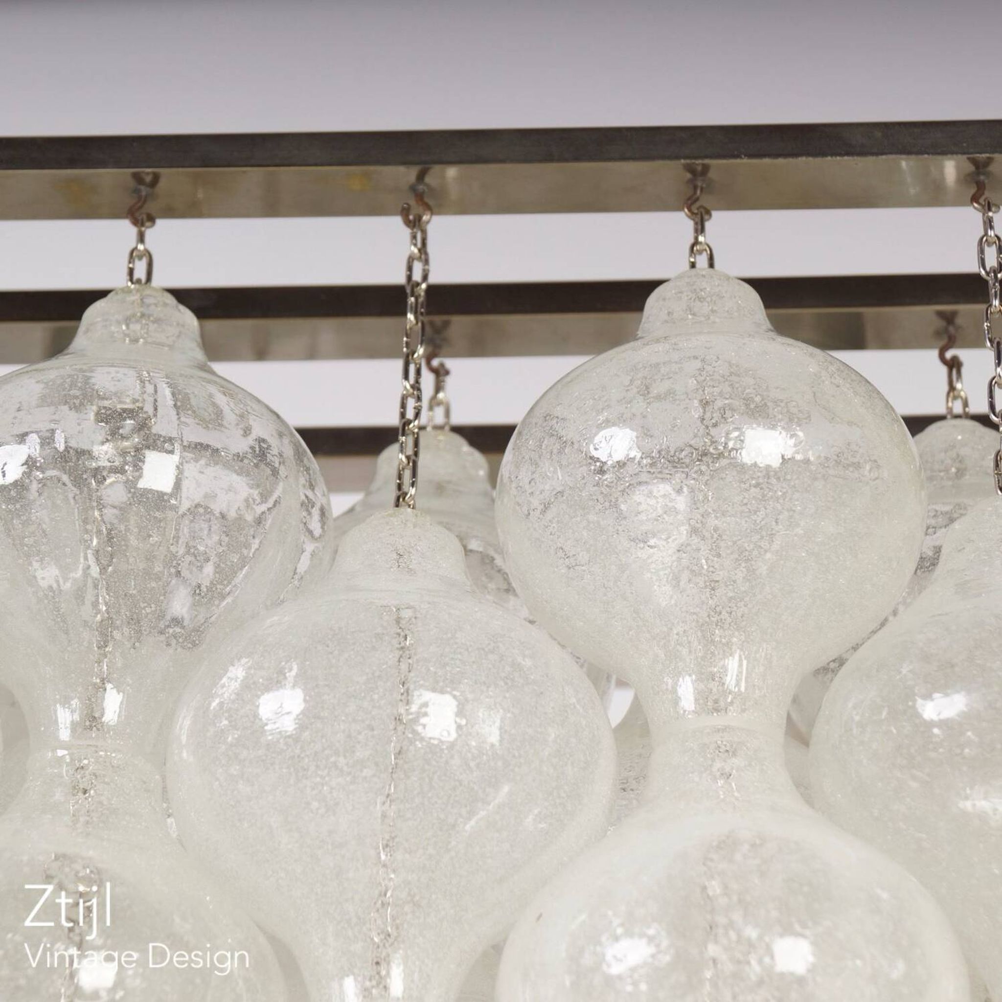 Lampe suspendue Tulipan avec 162 éléments en verre, Autriche années 1960 | Objet unique