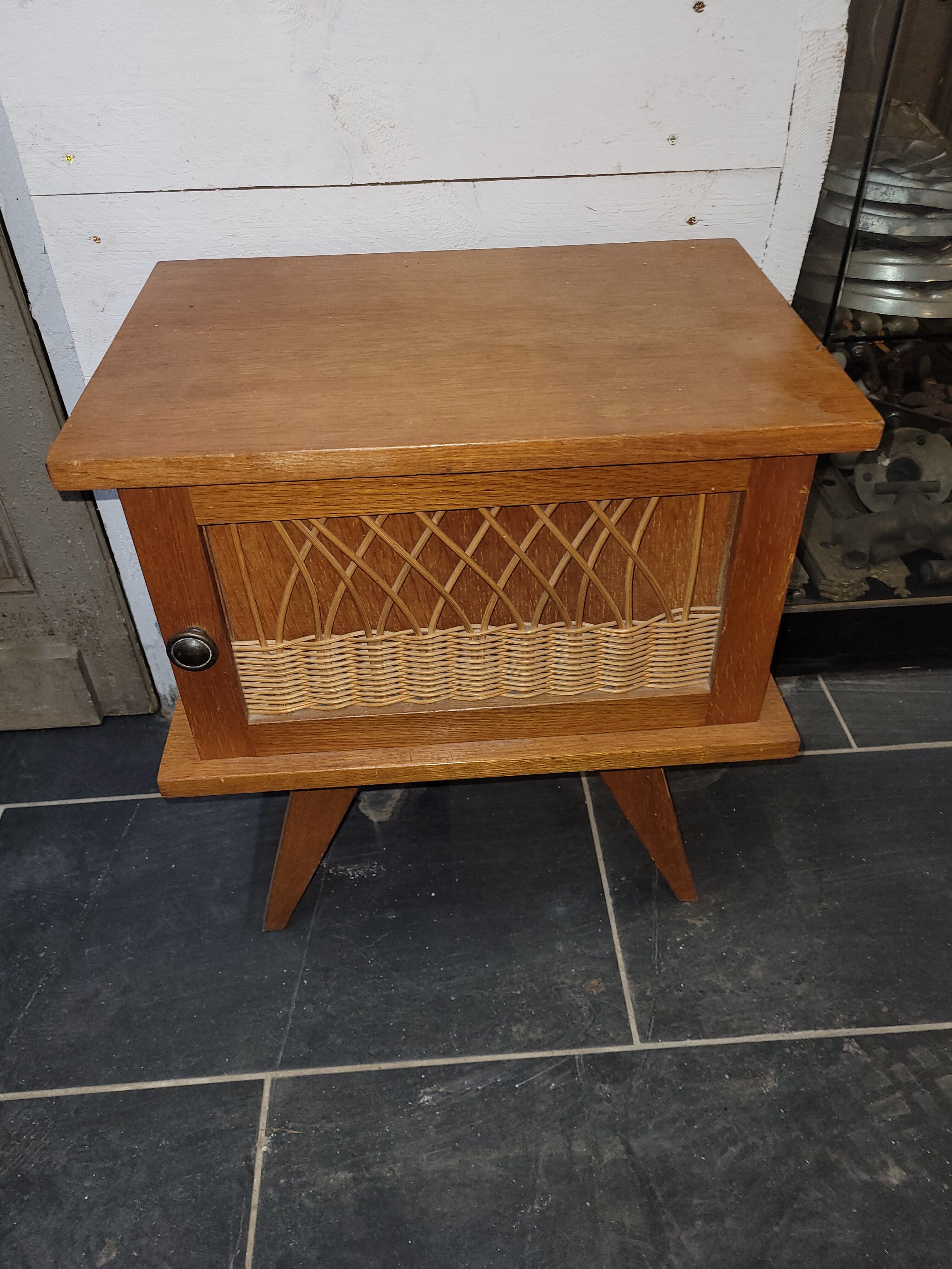 Table de chevet en rotin