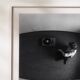 Photo aérienne d'un homme avec un tourne-disque, 1976
