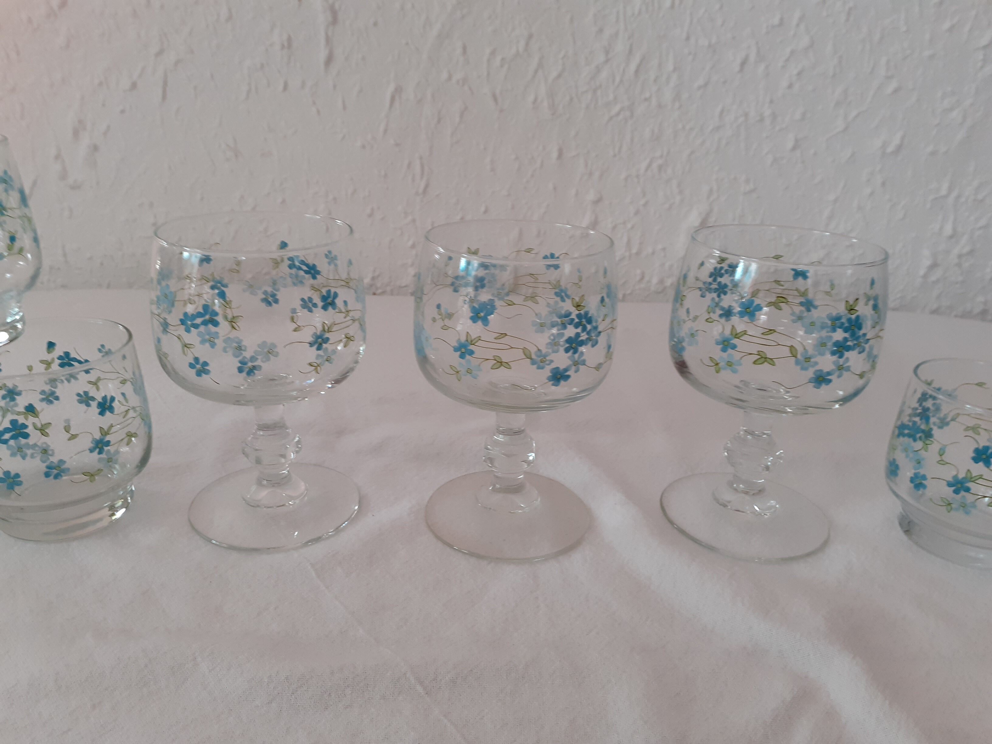 9 glasses blue flowers model veronica arcopal arcoroc vintage countryside