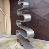 Bibliothèque « serpent » en inox