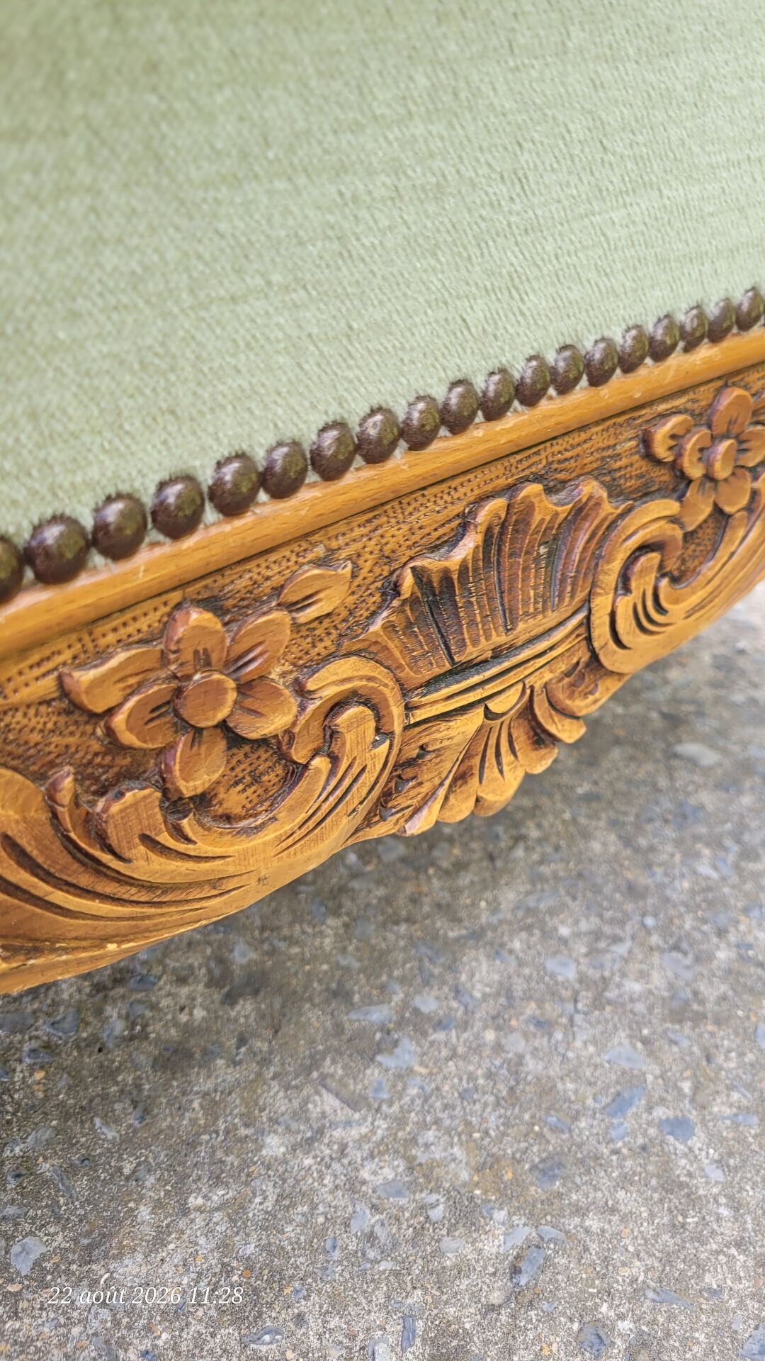Fauteuil ancien Louis XV  en velours vert d eau