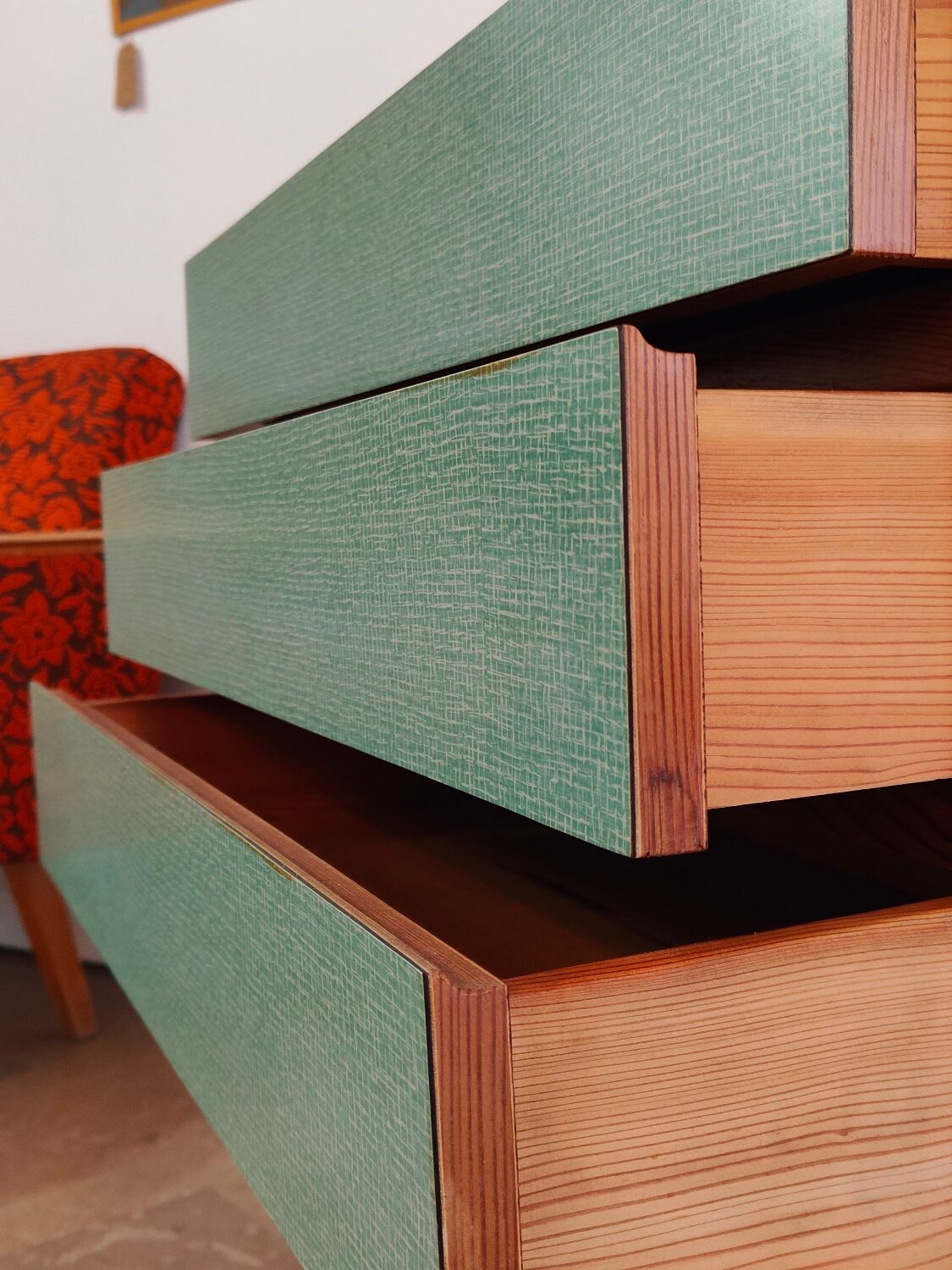 Commode Tchèque bois et formica vert d'eau