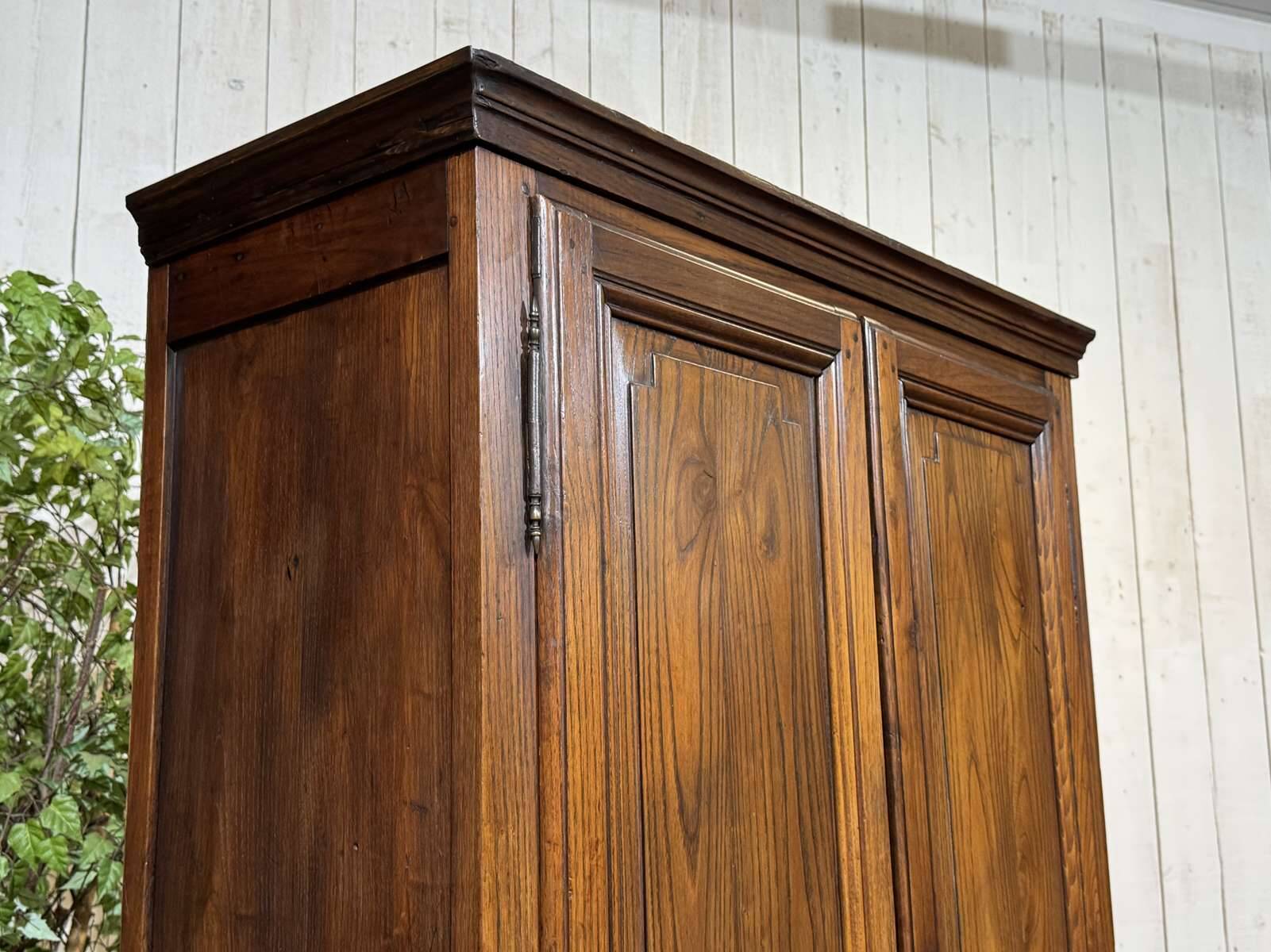 4-door buffet in chestnut from the late 19th century, originating from an old shop.