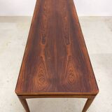 Table basse danoise longue en palissandre.