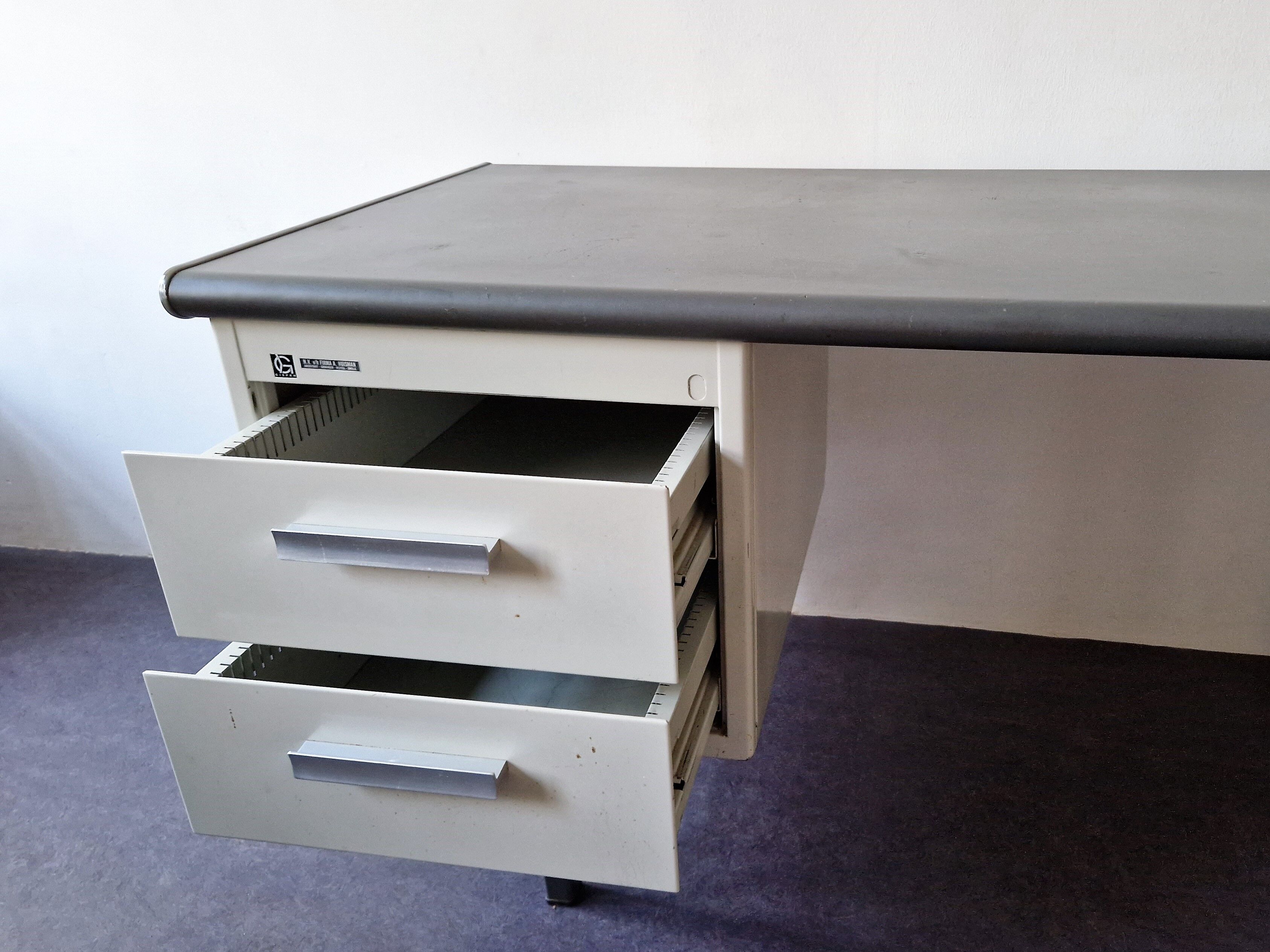 Industrial 7900 series 'Economy' desk by André Cordemeyer for Gispen, 1960's
