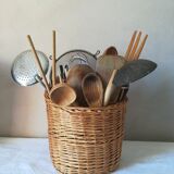 Wicker wall basket