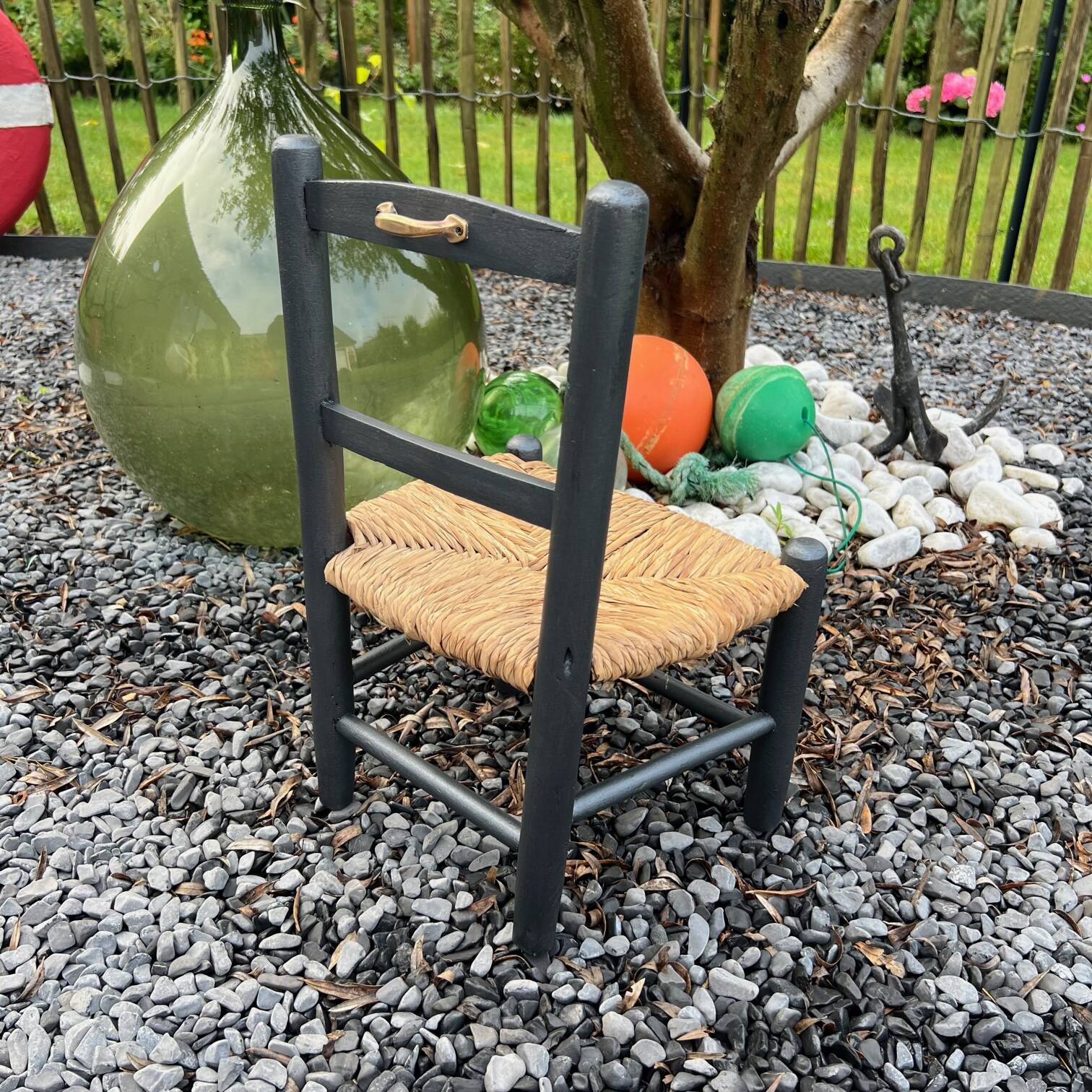 Mulched children's chair