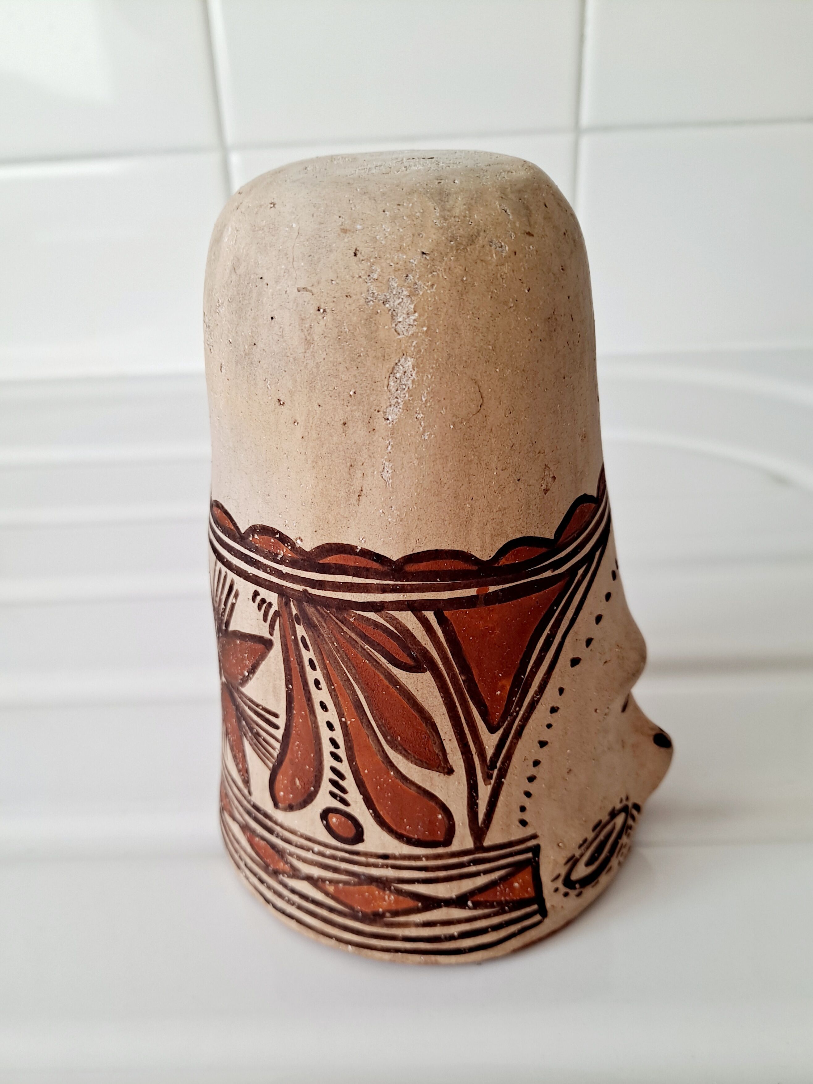 Anthropomorphic cup