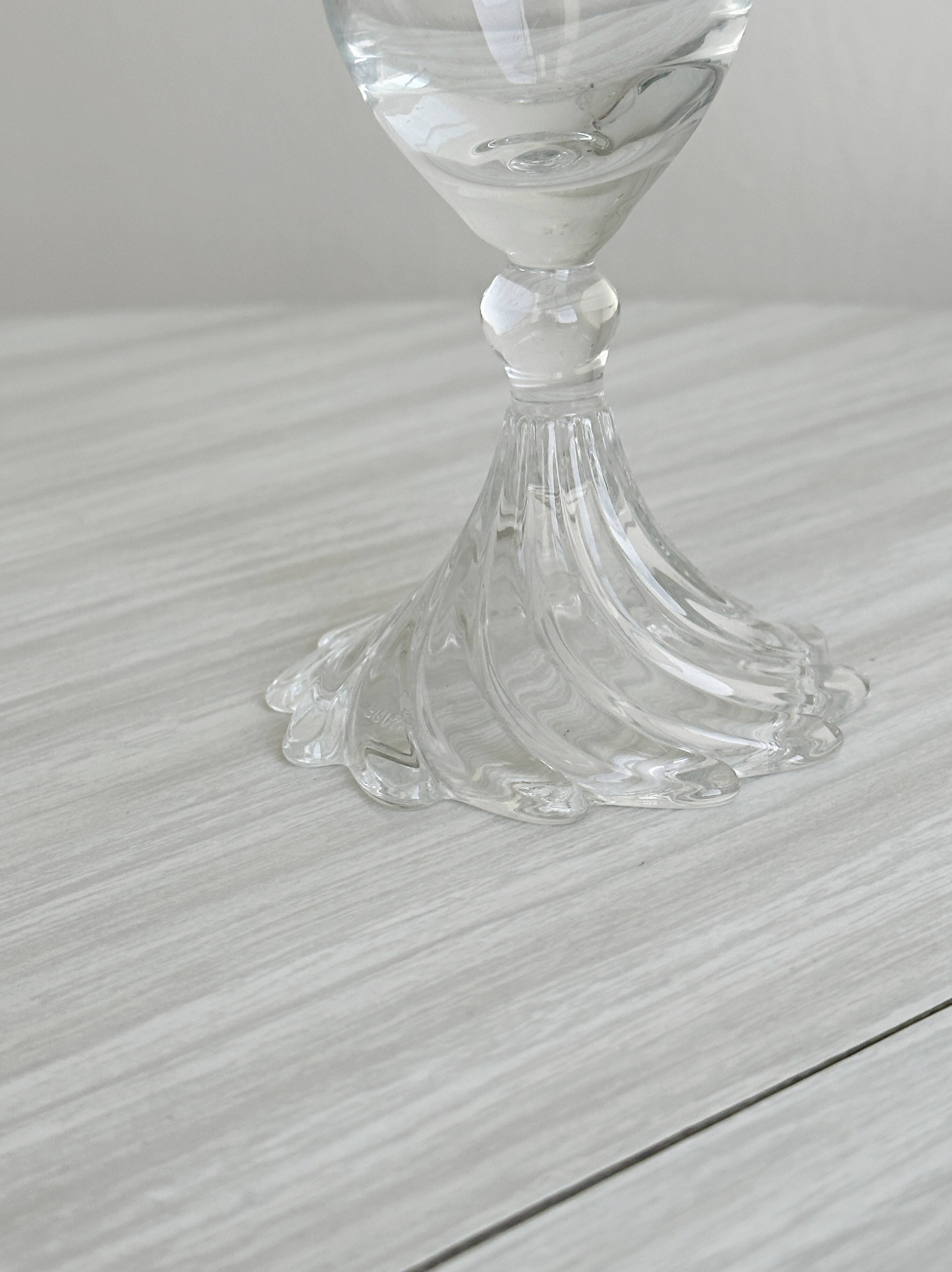 Fine glass soliflore vase