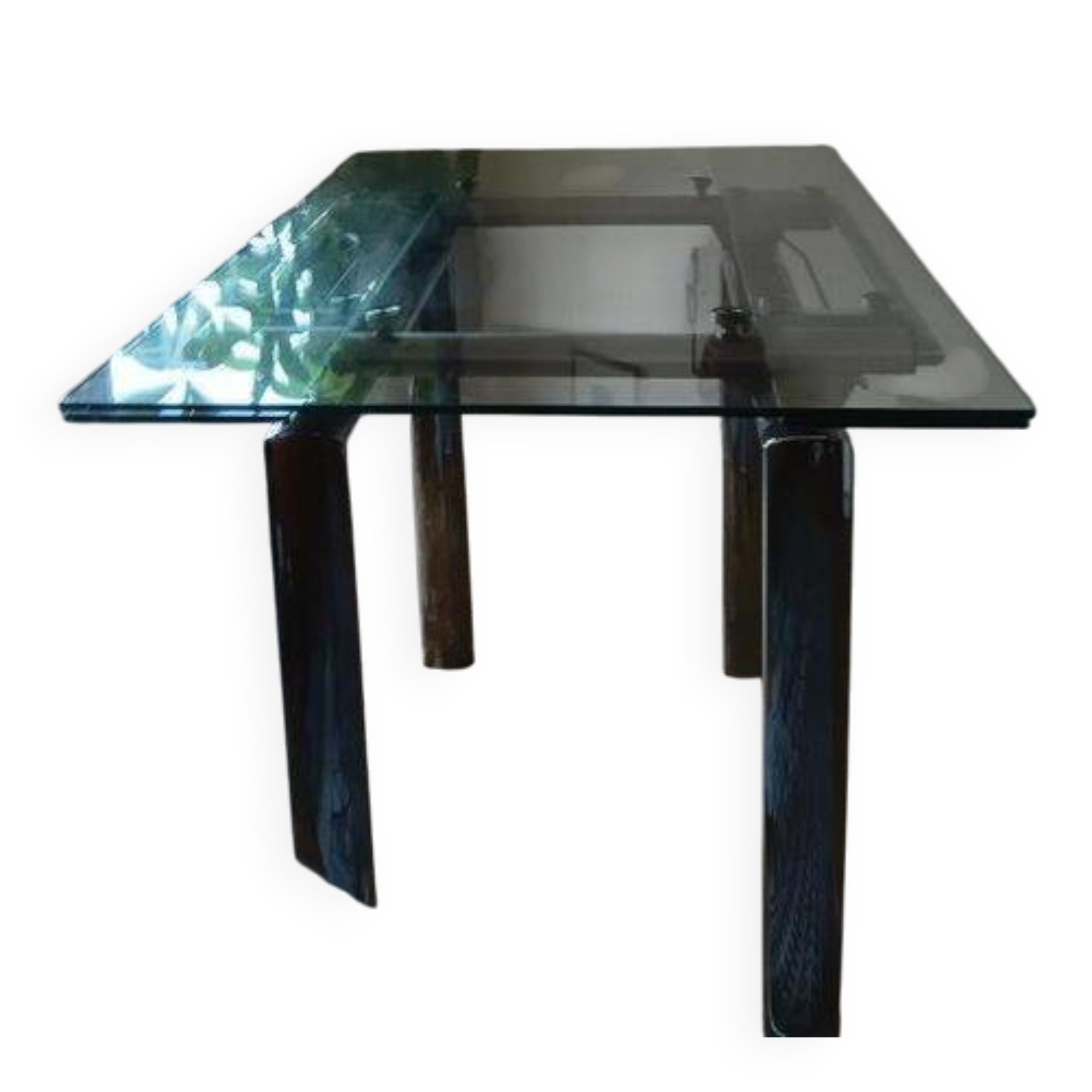 High table with tempered glass and chrome base.