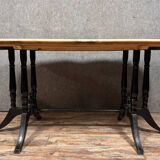 Angleterre XXeme : Grande table en marbre avec piètement laqué noir