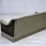 Canapé 3 places danois des années 1970, velours vert, bois de hêtre.