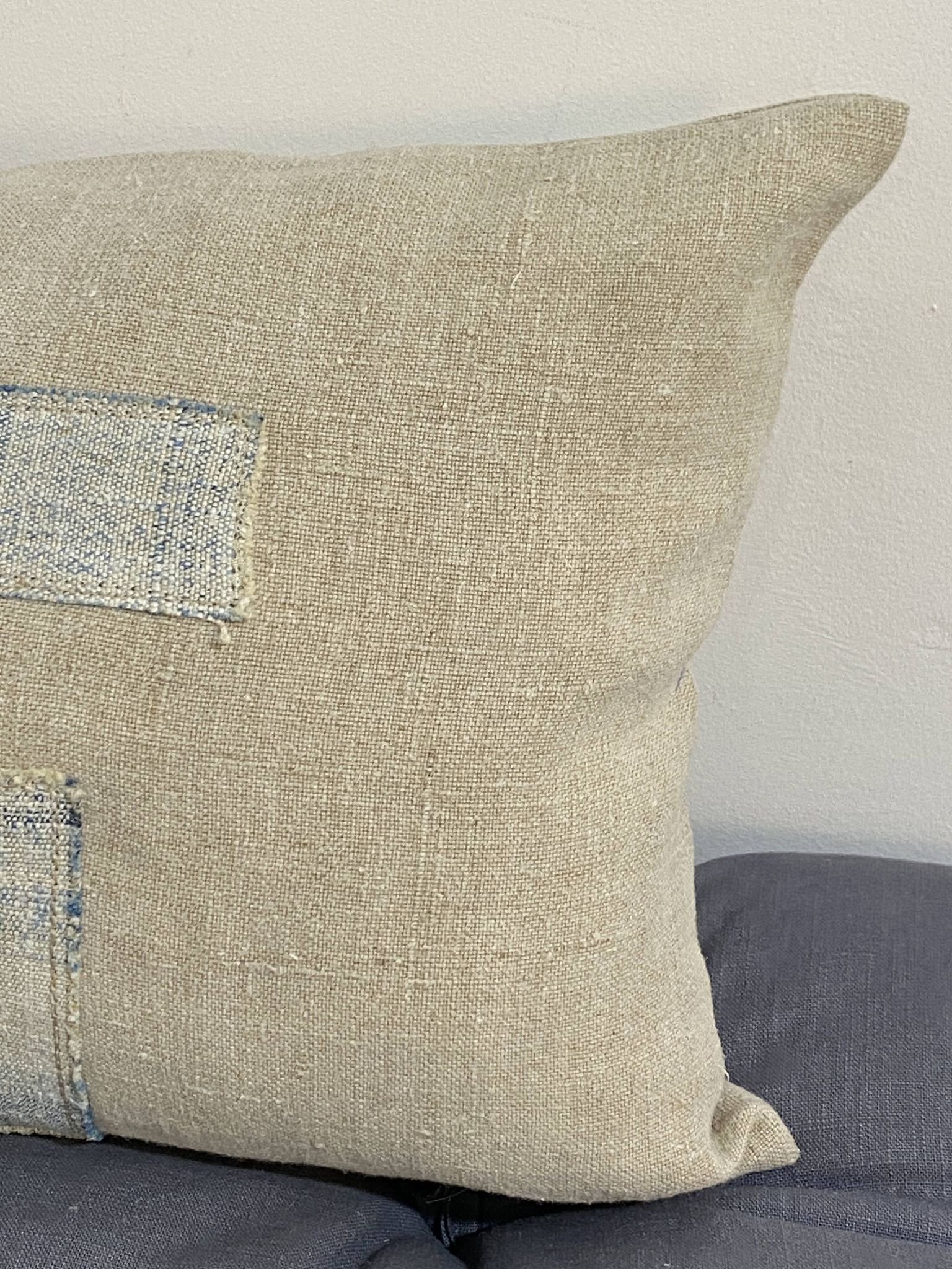 Coussin artisanal en toile ancienne style Kilim