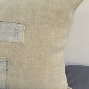 Coussin artisanal en toile ancienne style Kilim