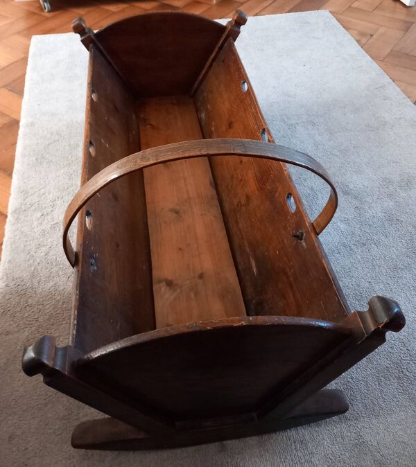 Grand berceau ancien en bois