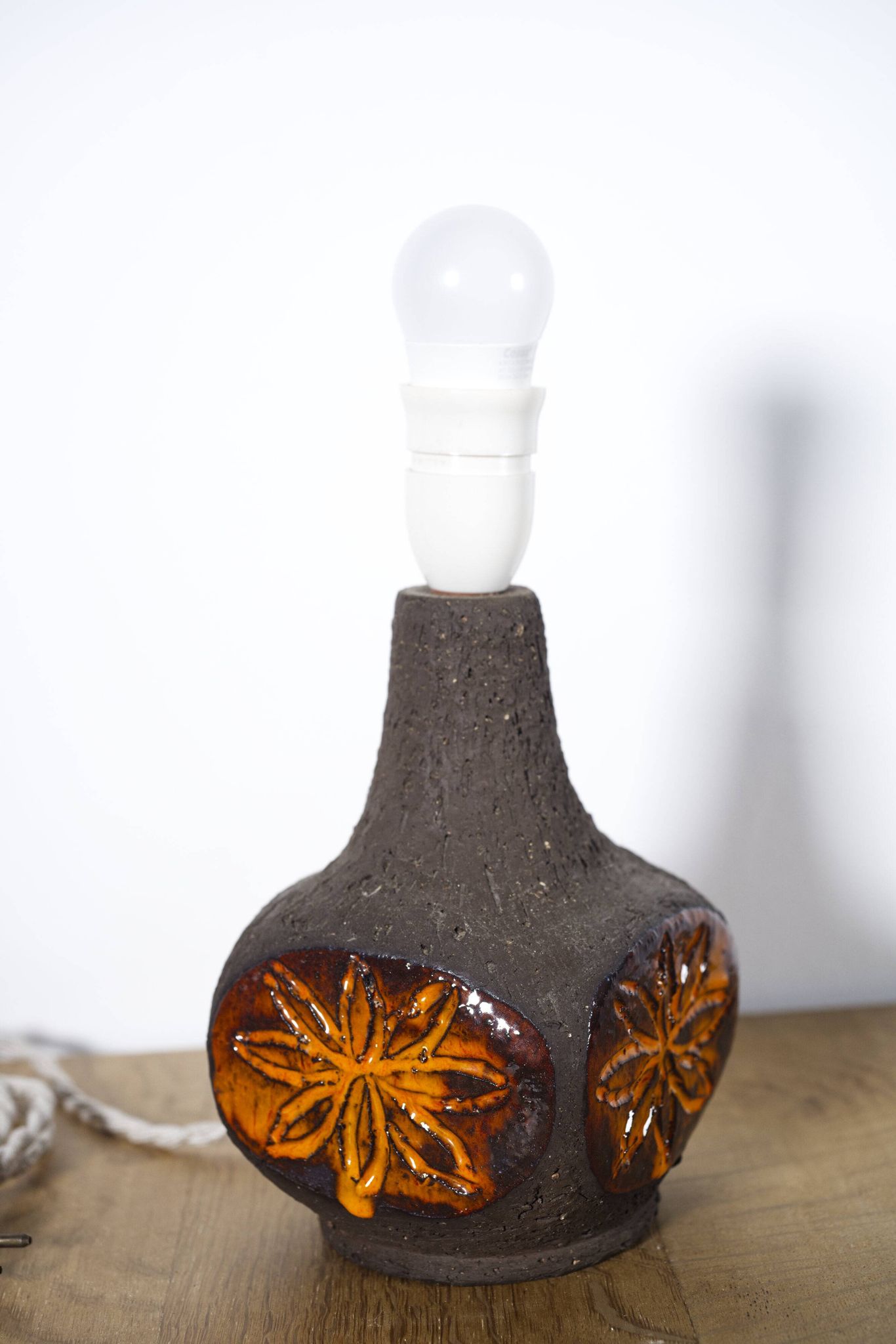 Lampe de table en céramique Løvemose, Danemark, années 1960.