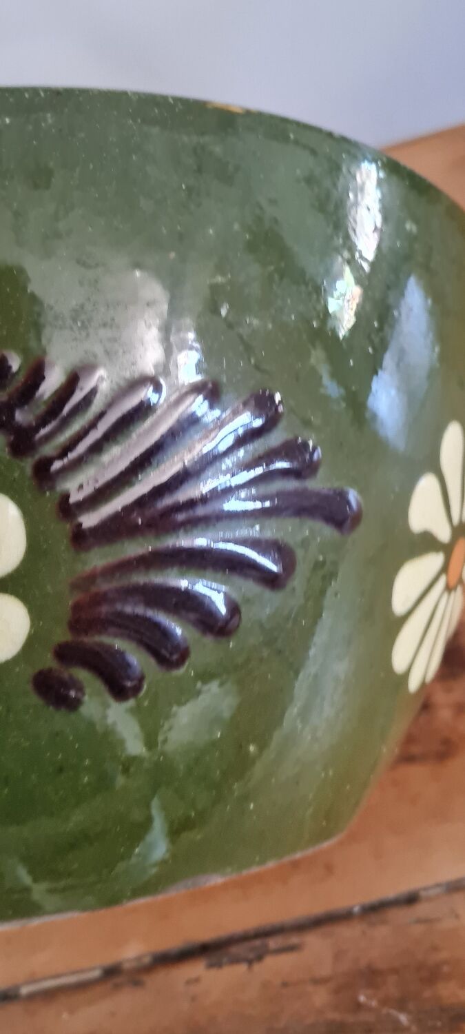Earthenware salad bowl