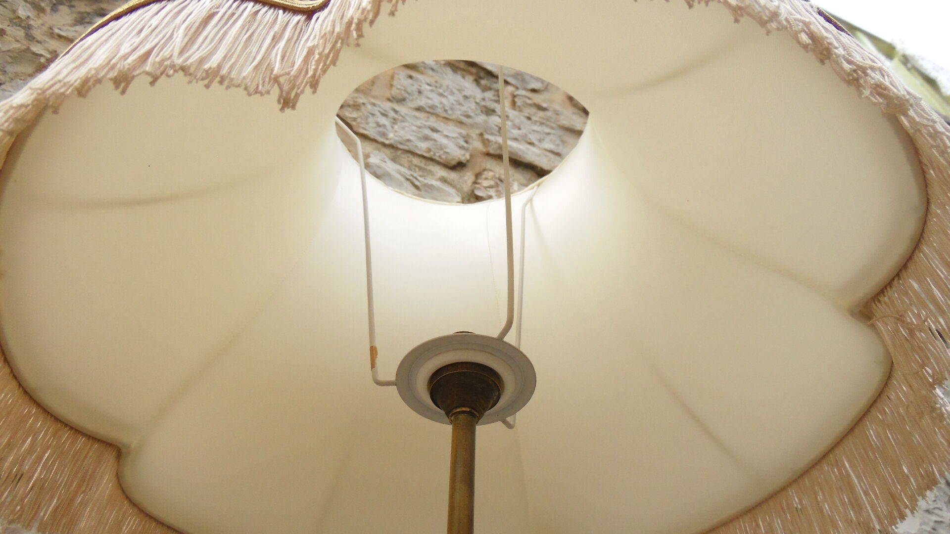 Old brass lamppost, Lampshade pagoda