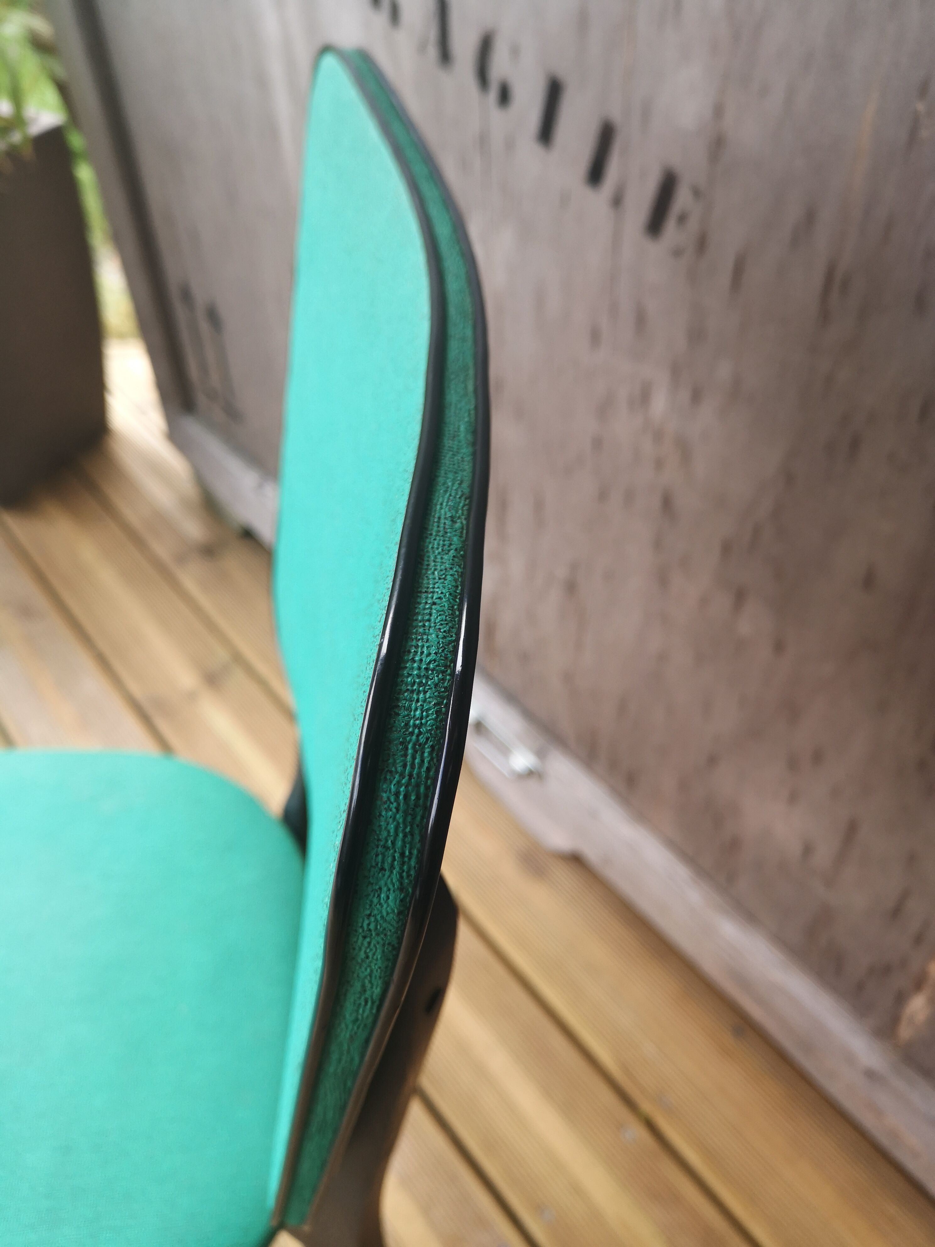 Lot de 2 chaises bois et moleskine verte