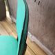 Lot de 2 chaises bois et moleskine verte