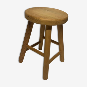 Round stool at 4 feet
