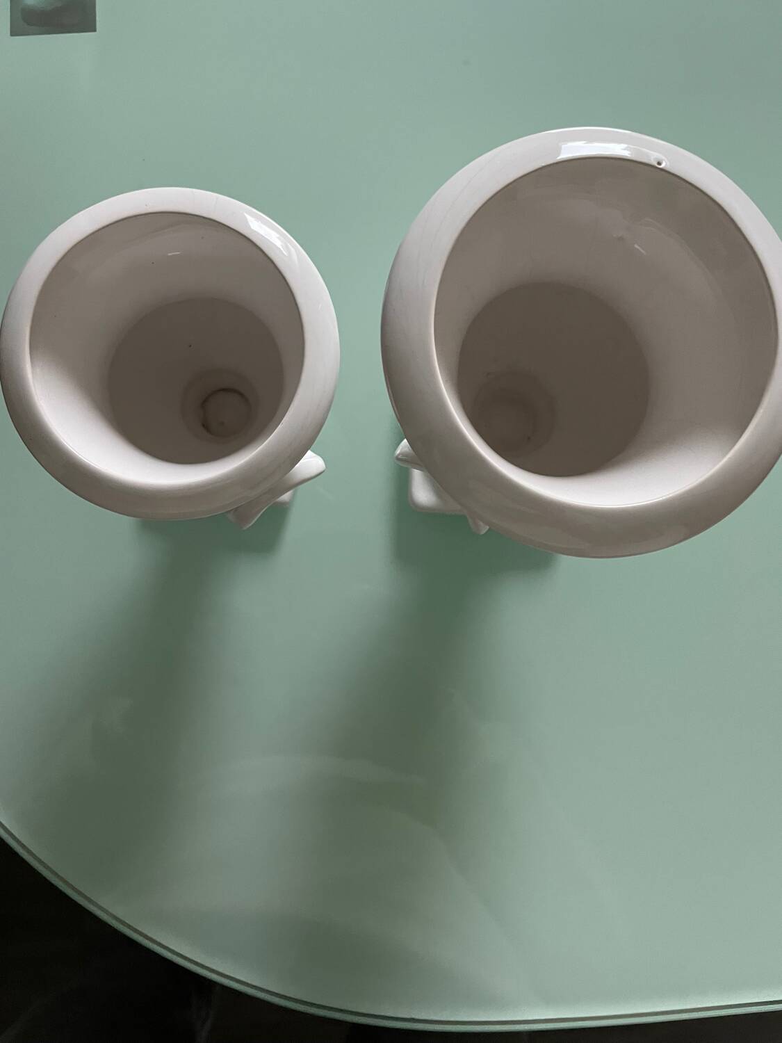 Pair of Medici vases in white ceramic.