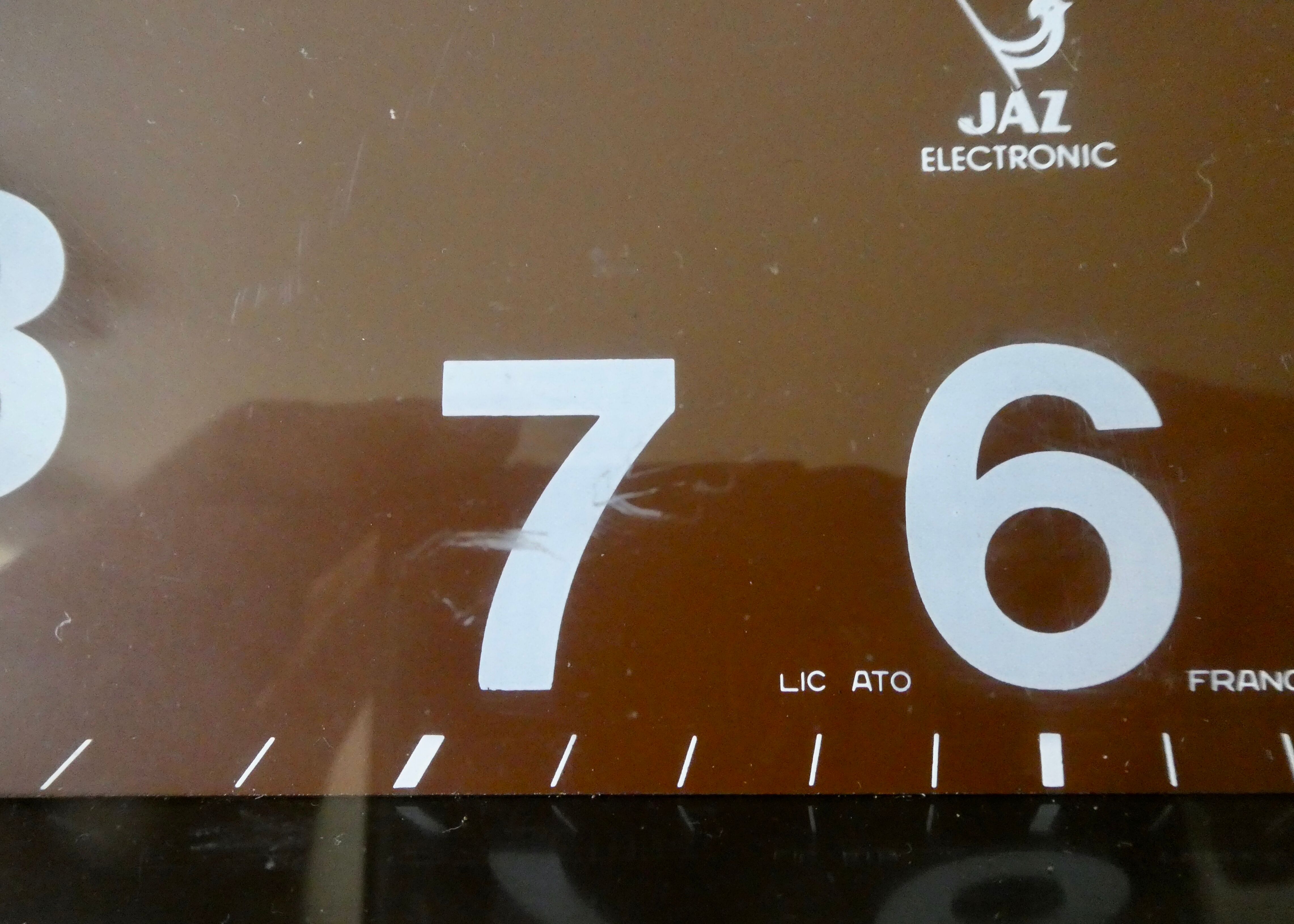 Pendulum, Jaz Electronic wall clock from the 70s