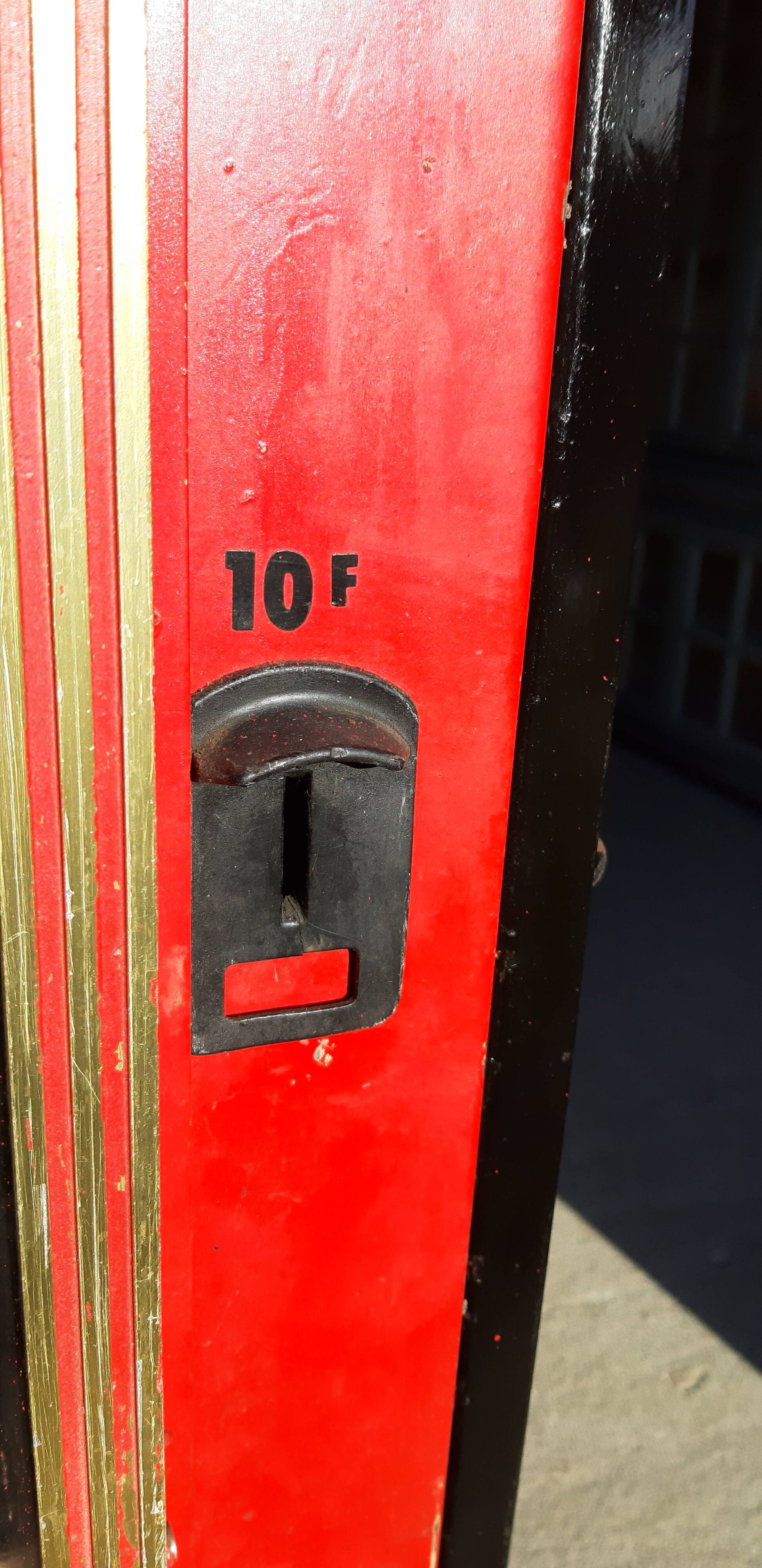 Distributor with tirettes de forain