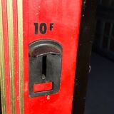 Distributor with tirettes de forain