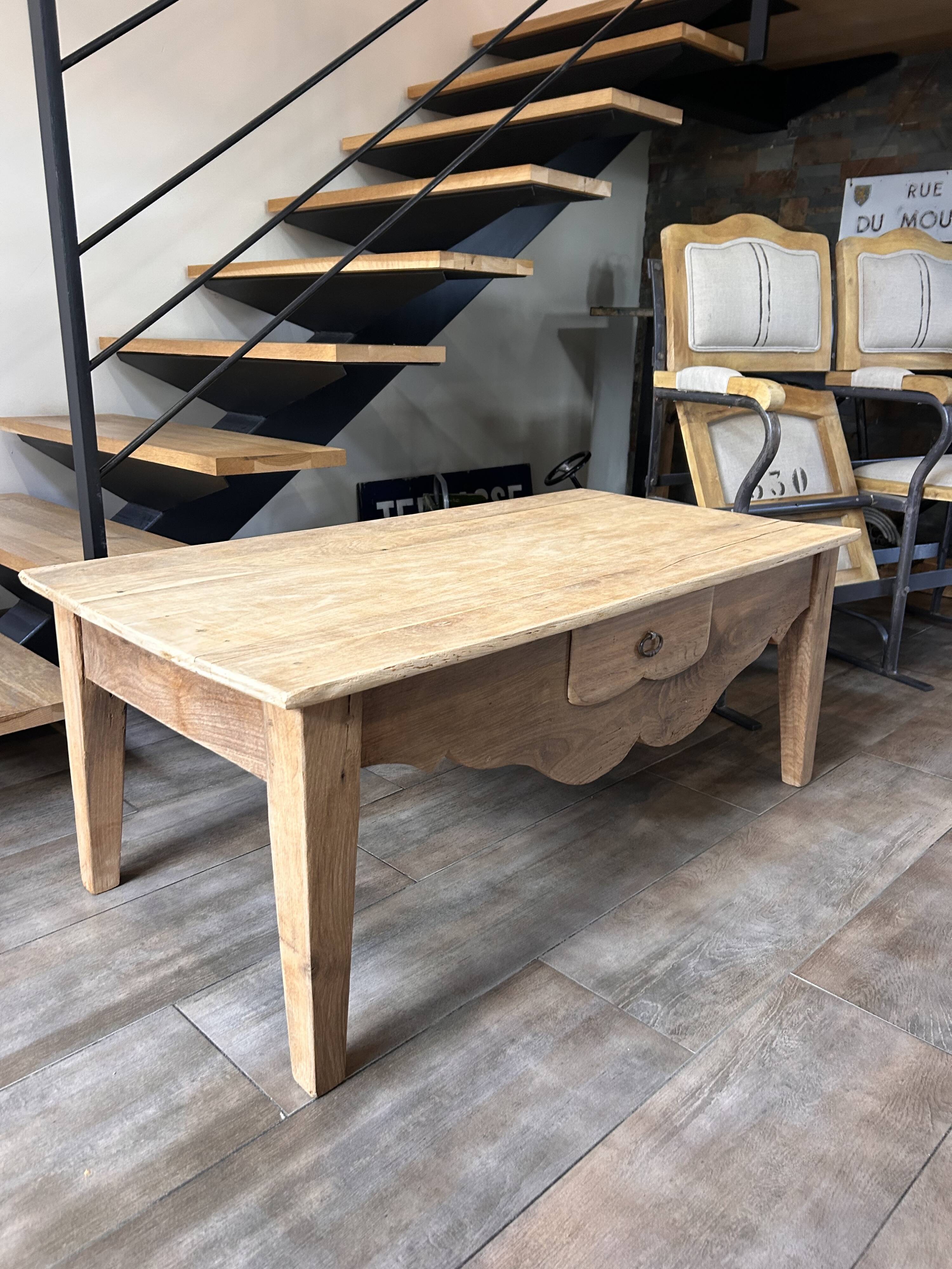 Table basse bois massif avec tiroir