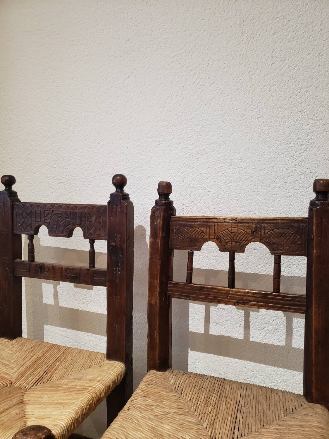 Pair of rustic chairs from the 19th century.