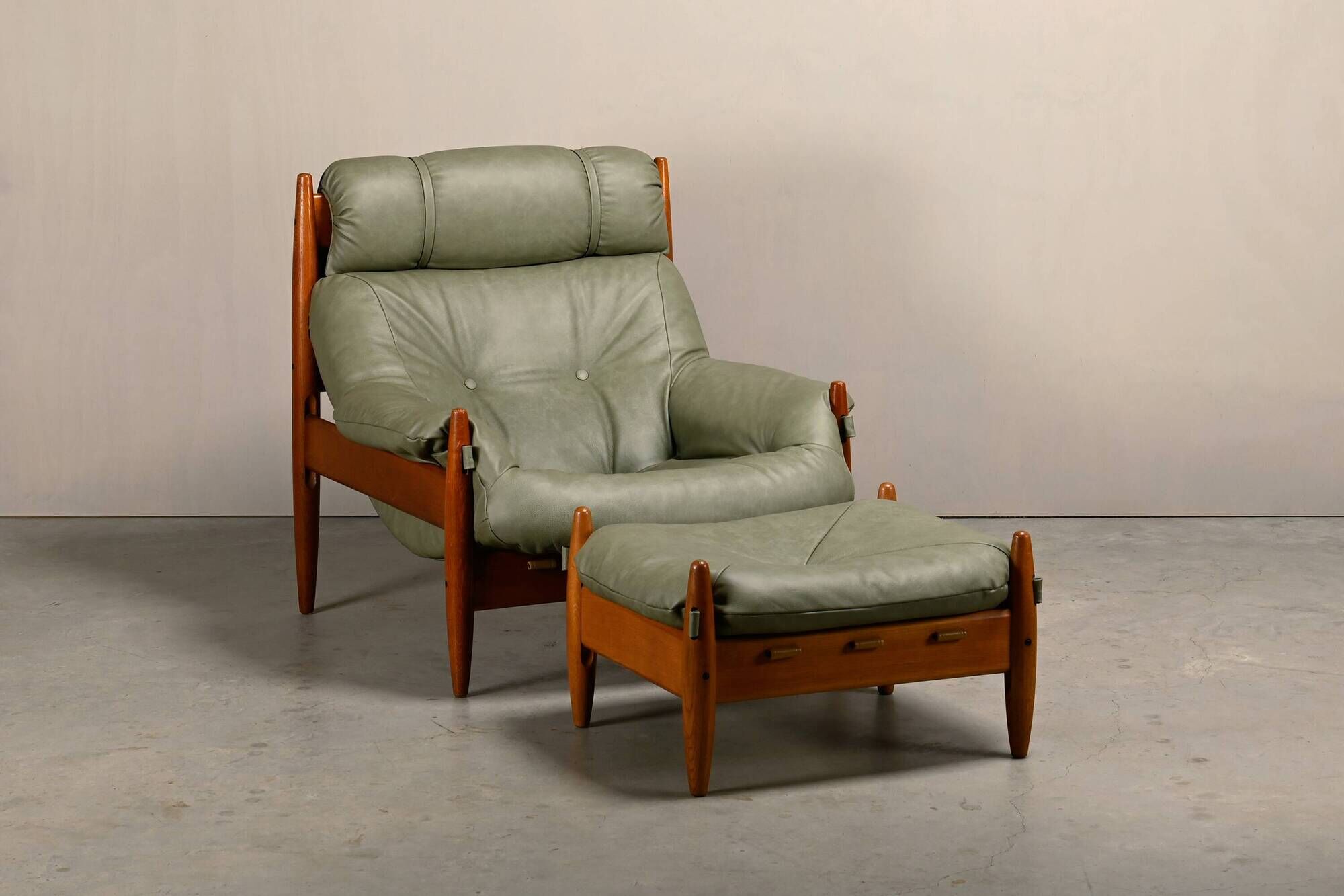 Lounge Chair in the manner Sergio Rodrigues and Jean Gillon, Oak / Leather