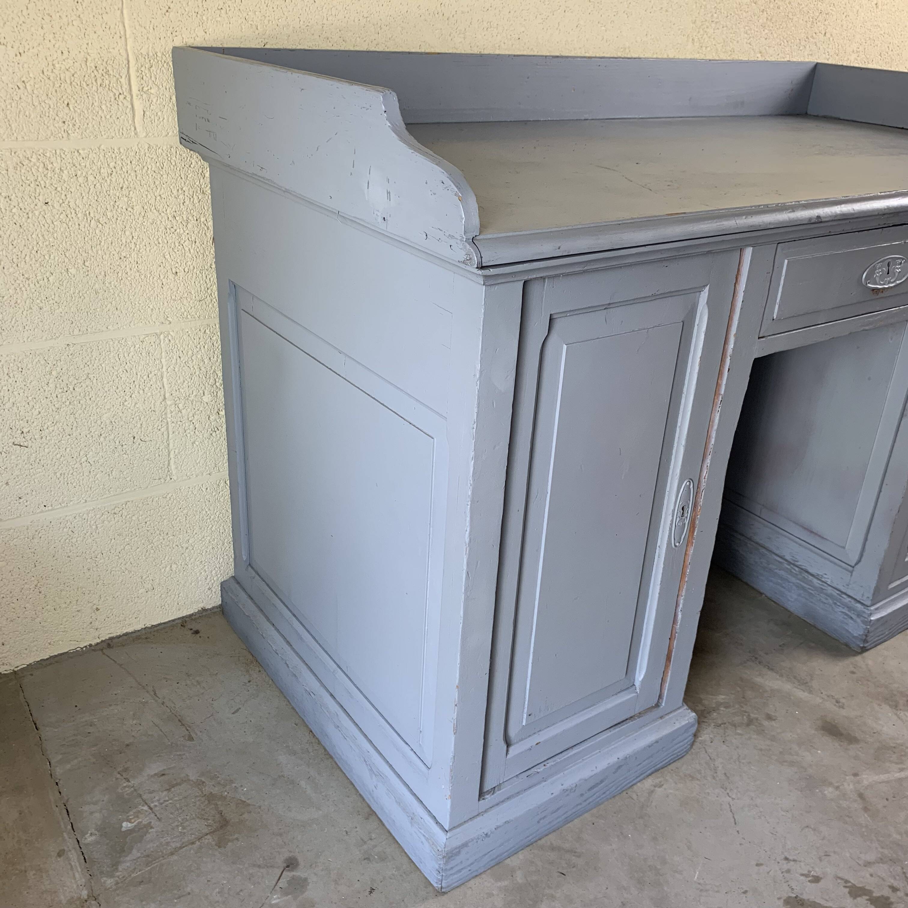 Pedestal desk or counter