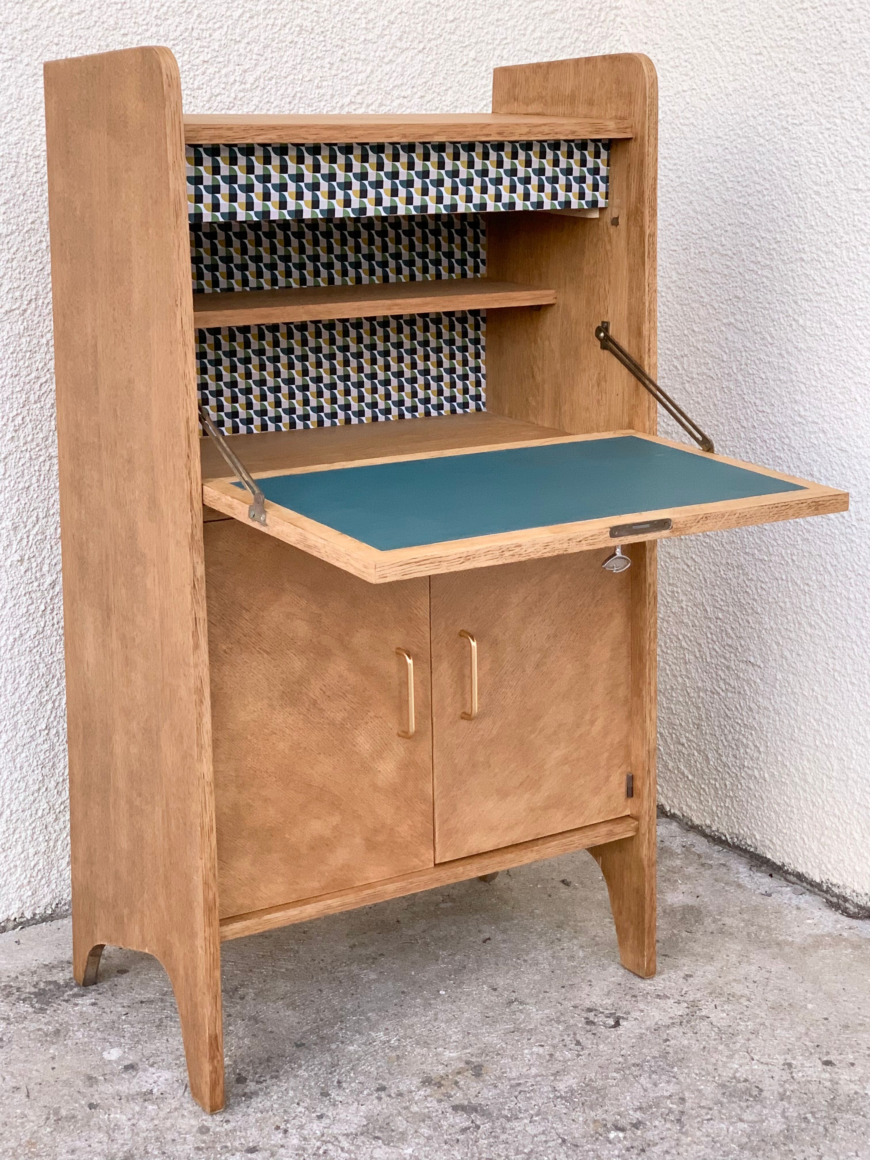 Secretary vintage feet aileron 1950