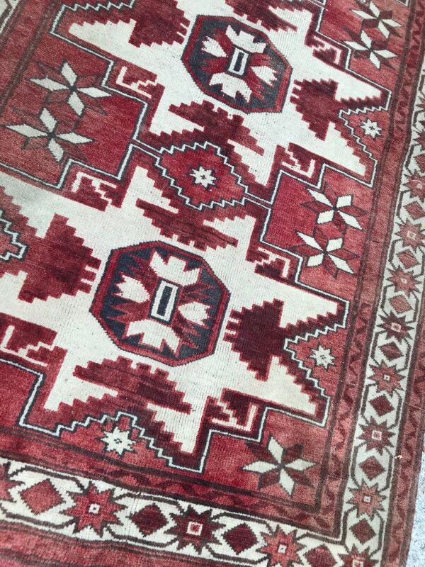 Vintage carpet Turkish konya done hand 108 X 180 CM