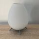 Lampe tripode en opaline et métal