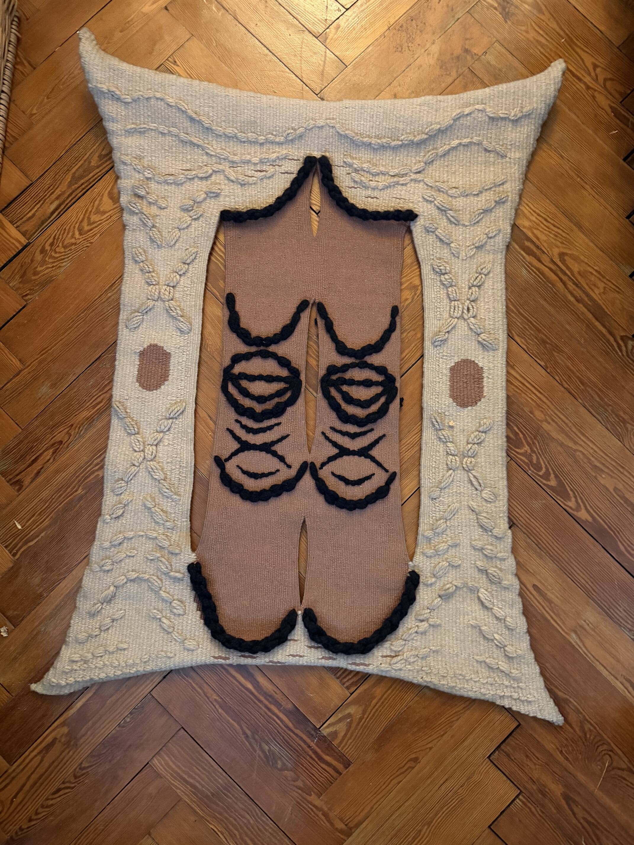 Handmade wall tapestry – brown/black organic pattern
