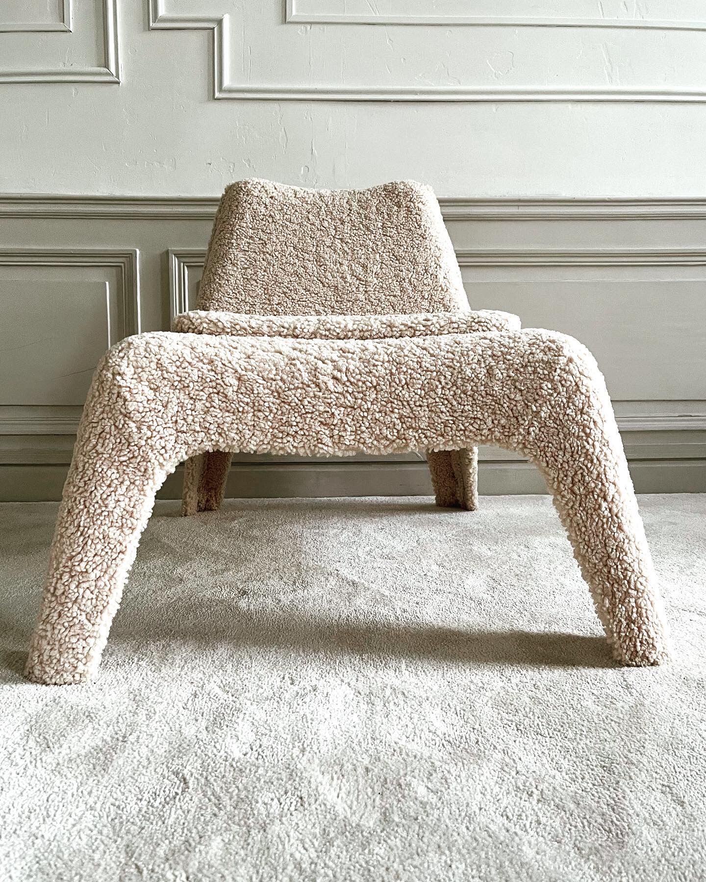 Heated chair in moumoute, sheepskin