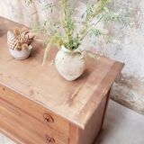 Antique chest of drawers in solid oak