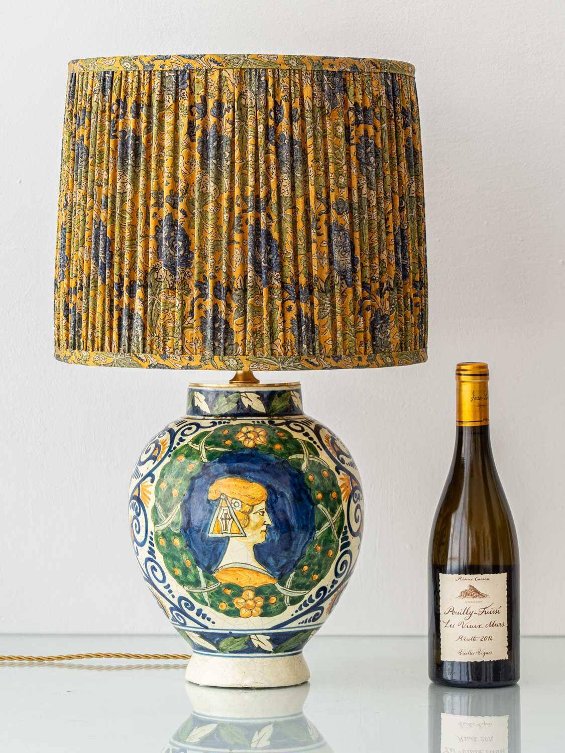 Table lamp in ceramic, Italian Renaissance, Cantagalli style, circa 1880-1900.