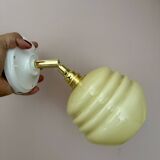 Applique globe vintage en opaline jaune pâle
