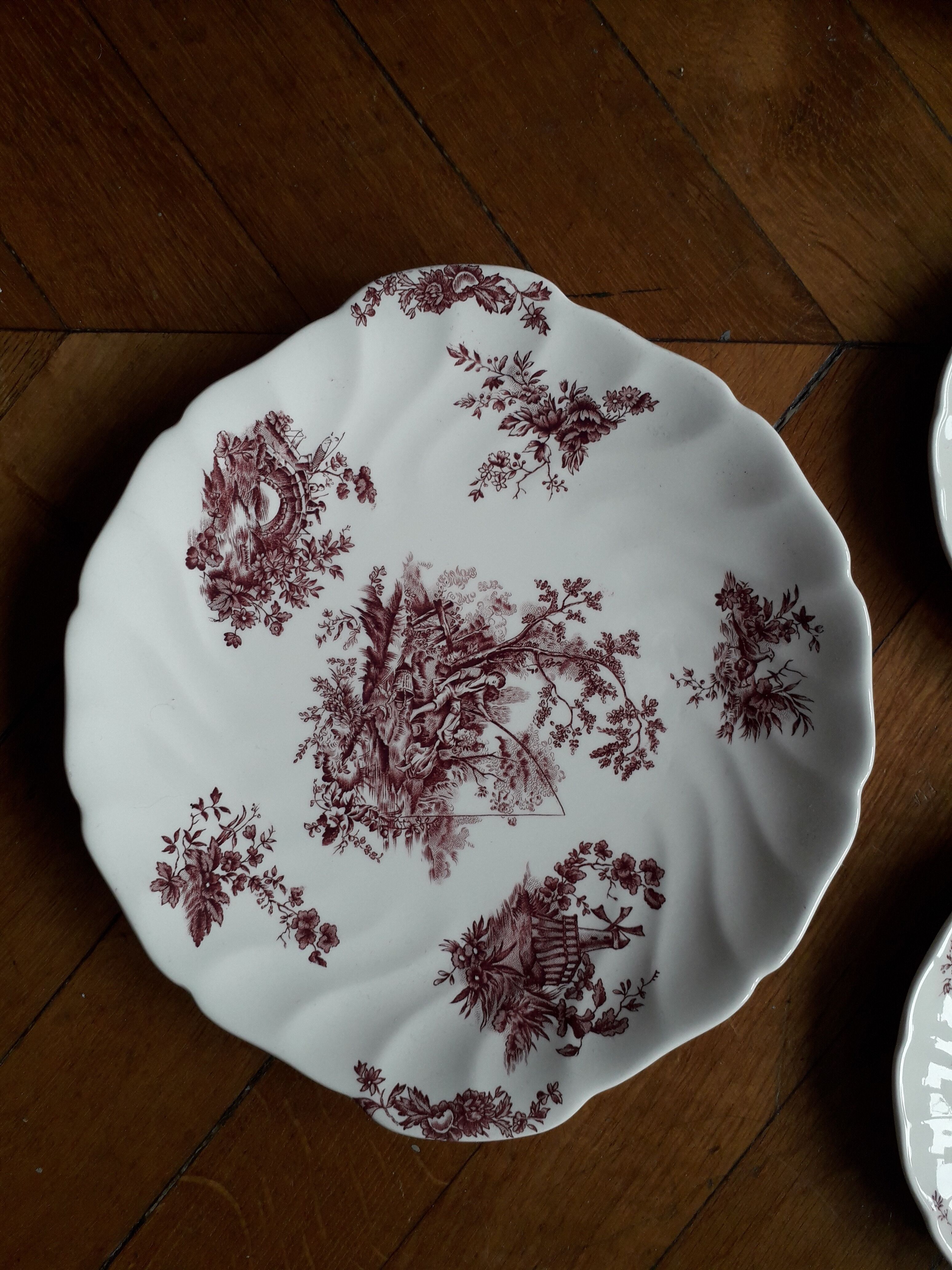 Set of 11 dessert plates and an English ceramic dish